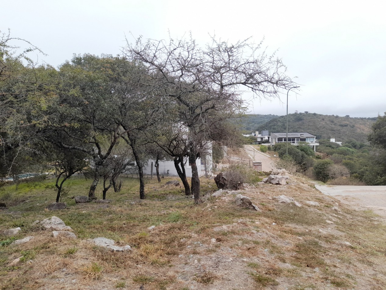 TERRENO EN VENTA 833 m2. COUNTRY TIERRALTA.MALAGUEÑO