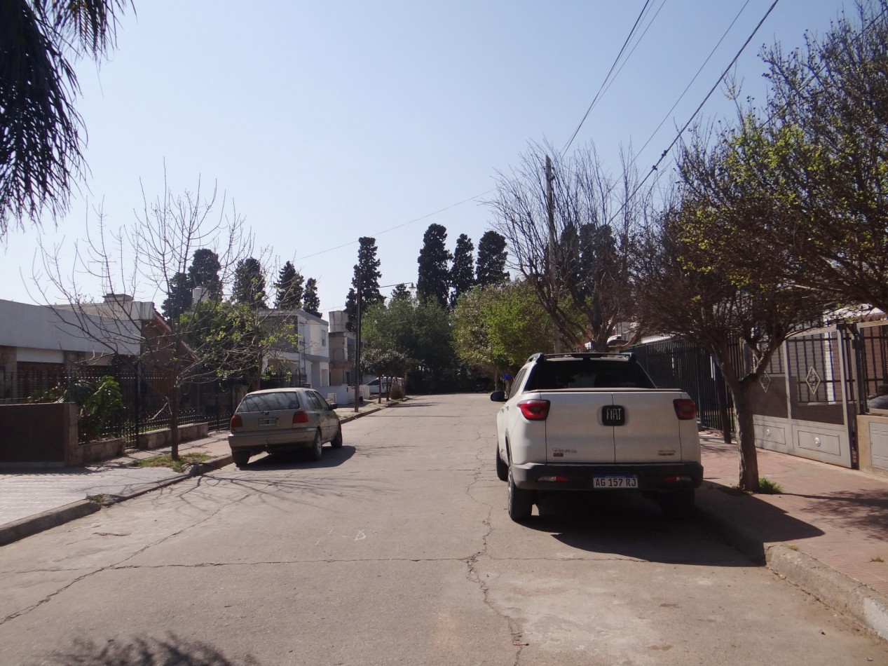 CASA EN VENTA. 2 DORMITORIOS. BARRIO DEAN FUNES.