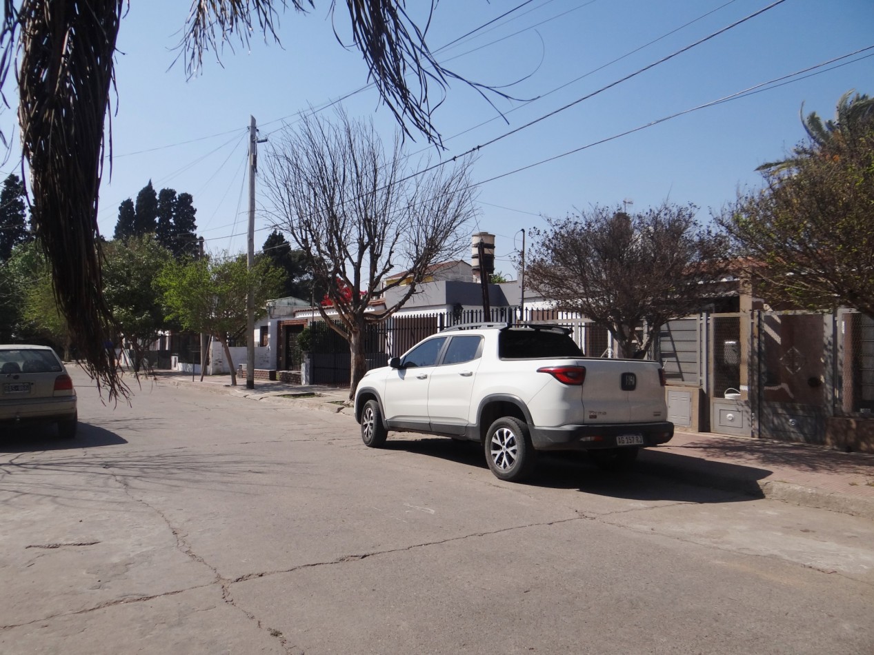 CASA EN VENTA. 2 DORMITORIOS. BARRIO DEAN FUNES.