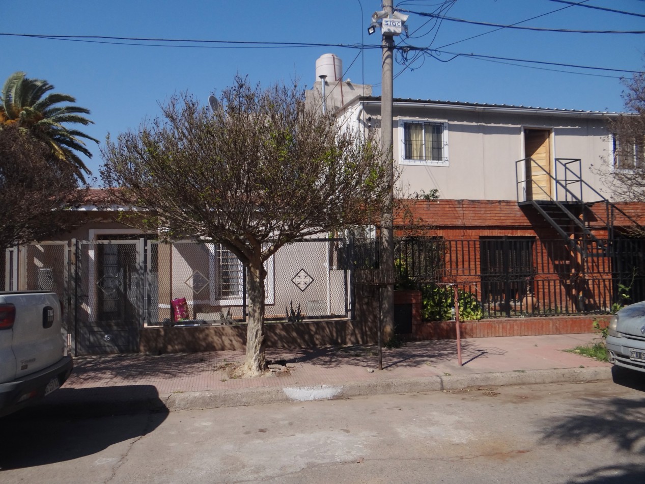 CASA EN VENTA. 2 DORMITORIOS. BARRIO DEAN FUNES.