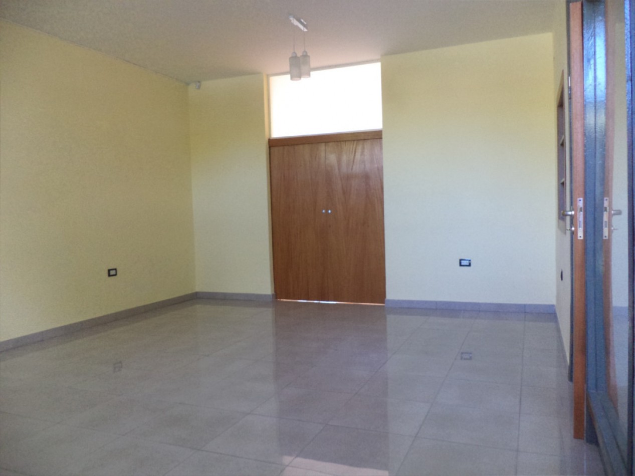 VENDO CASA 3 DORM. CON GRAN SALON B° VILLA CABRERA. RECICLADA. RECIBO MENOR!!!