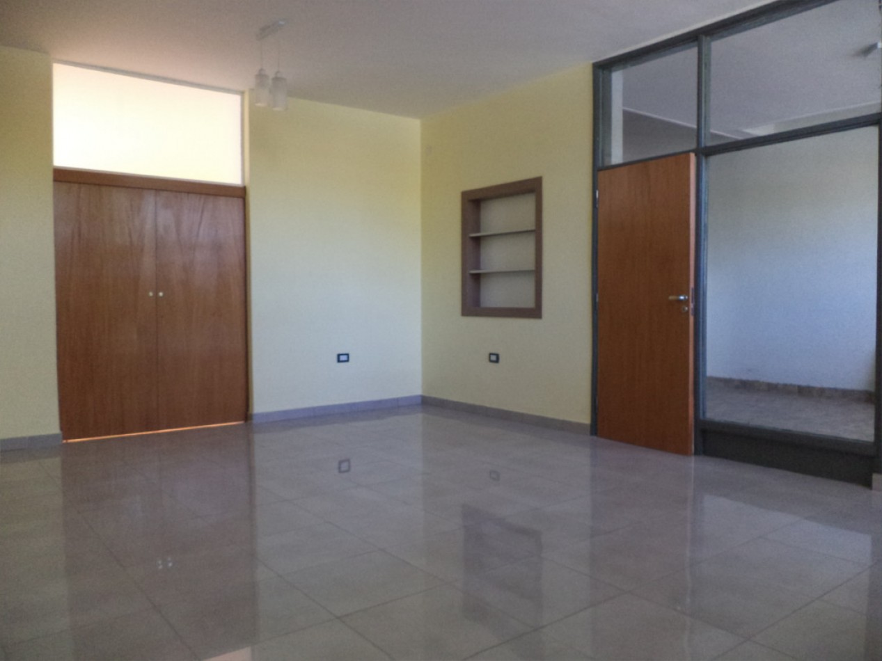 VENDO CASA 3 DORM. CON GRAN SALON B° VILLA CABRERA. RECICLADA. RECIBO MENOR!!!