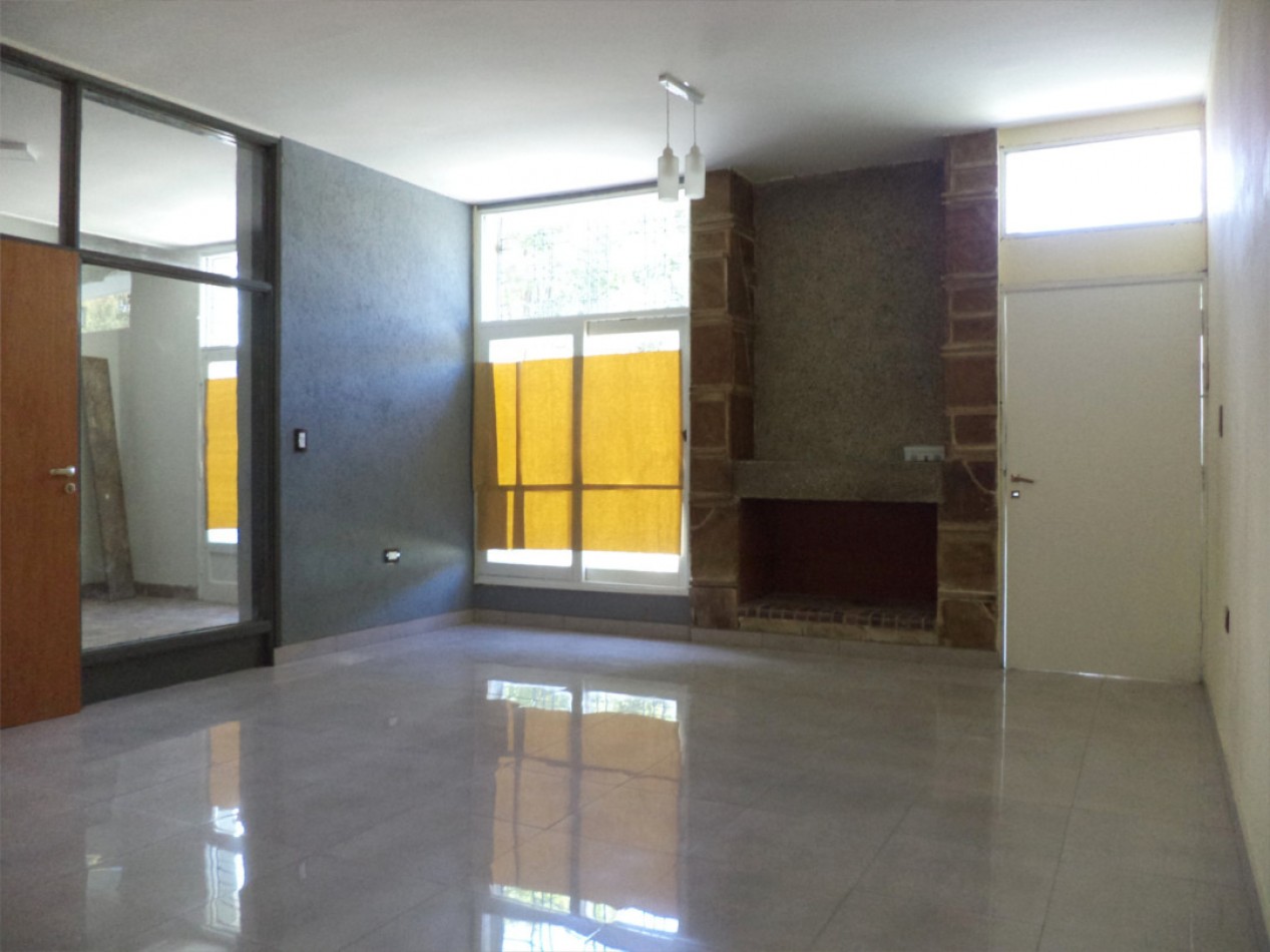 VENDO CASA 3 DORM. CON GRAN SALON B° VILLA CABRERA. RECICLADA. RECIBO MENOR!!!