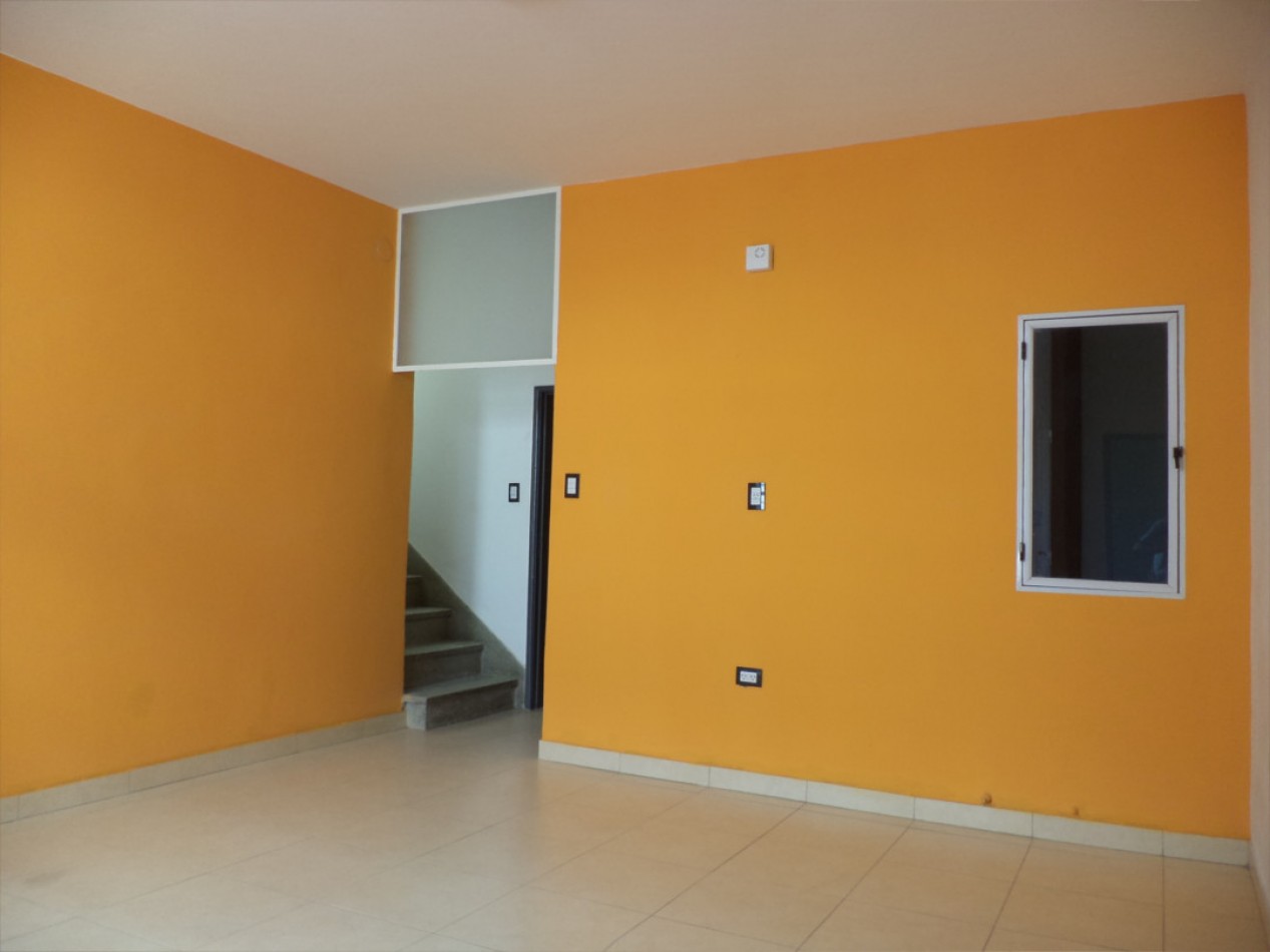 VENDO CASA 3 DORM. CON GRAN SALON B° VILLA CABRERA. RECICLADA. RECIBO MENOR!!!