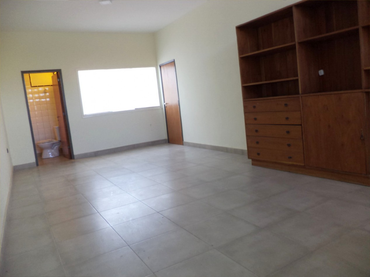 VENDO CASA 3 DORM. CON GRAN SALON B° VILLA CABRERA. RECICLADA. RECIBO MENOR!!!