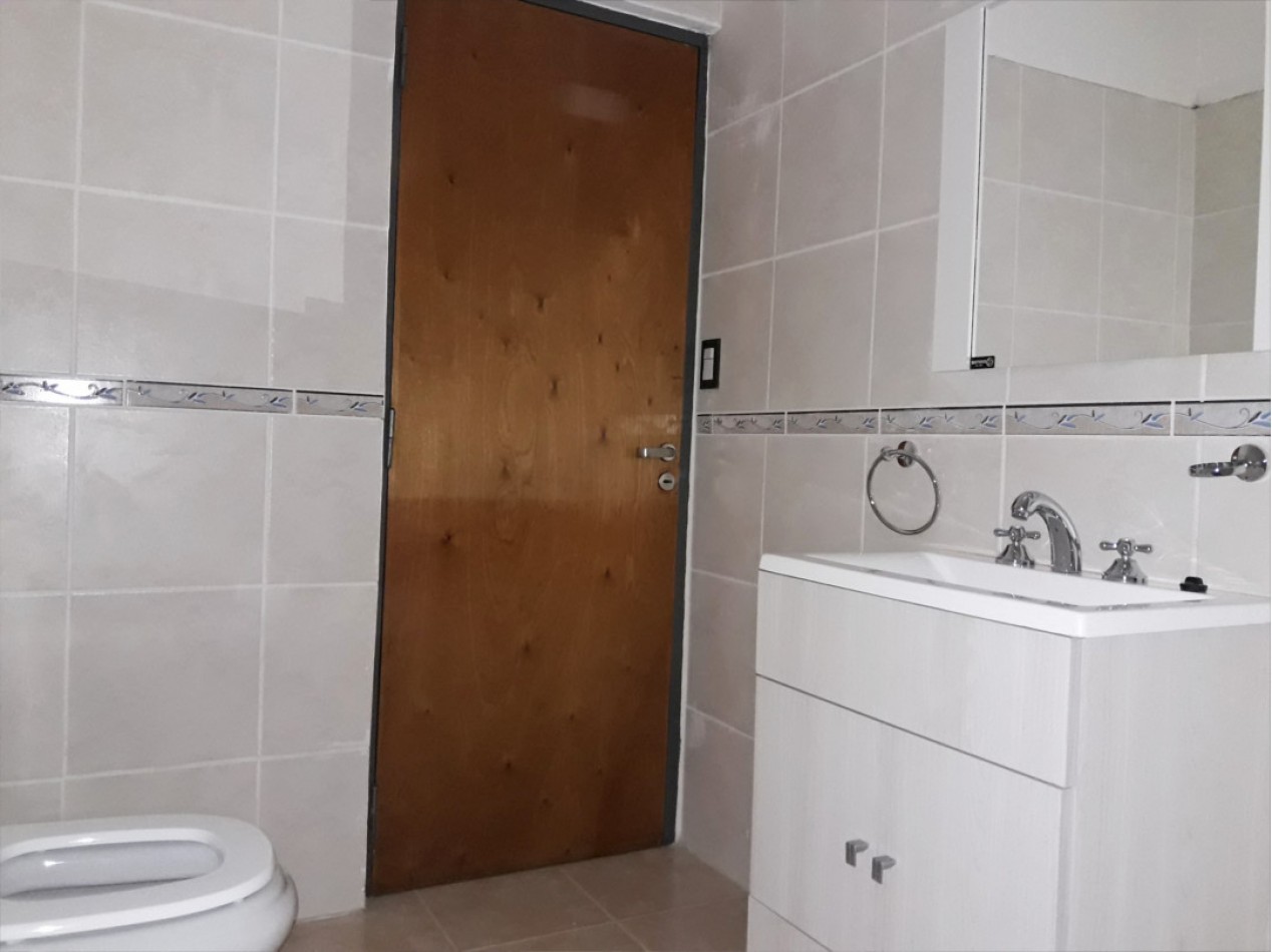 VENDO CASA 3 DORM. CON GRAN SALON B° VILLA CABRERA. RECICLADA. RECIBO MENOR!!!