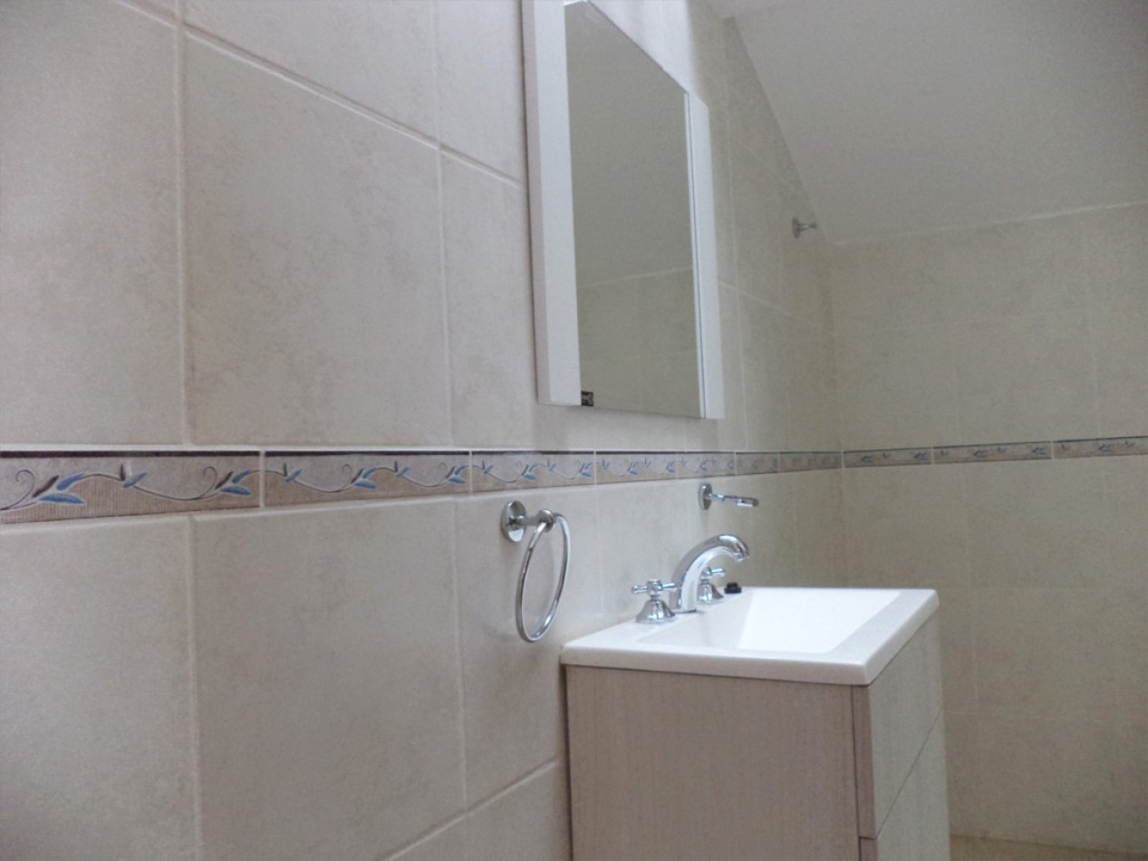 VENDO CASA 3 DORM. CON GRAN SALON B° VILLA CABRERA. RECICLADA. RECIBO MENOR!!!