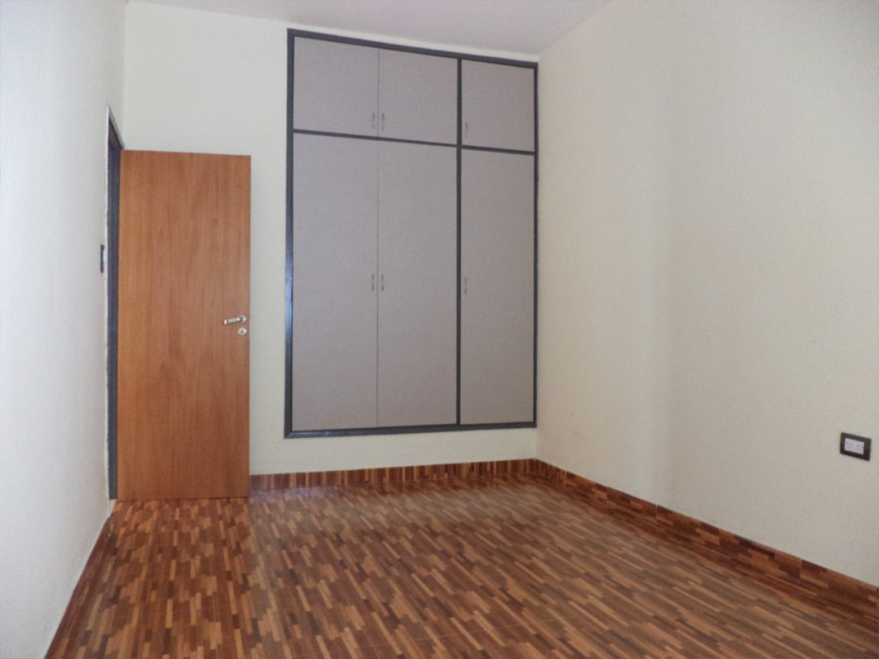 VENDO CASA 3 DORM. CON GRAN SALON B° VILLA CABRERA. RECICLADA. RECIBO MENOR!!!