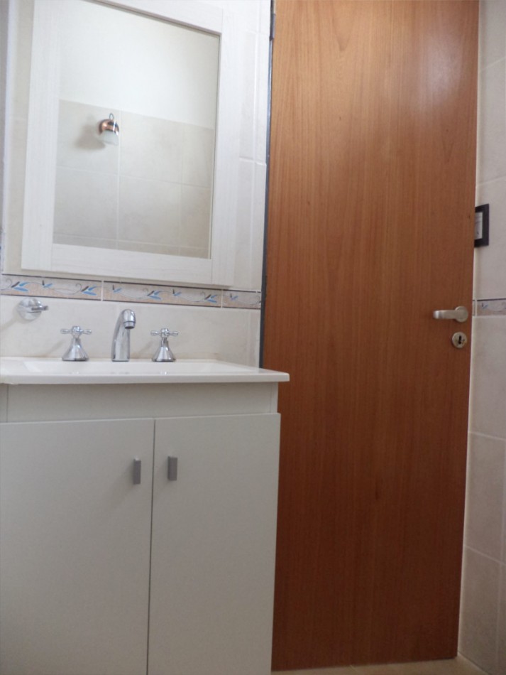 VENDO CASA 3 DORM. CON GRAN SALON B° VILLA CABRERA. RECICLADA. RECIBO MENOR!!!