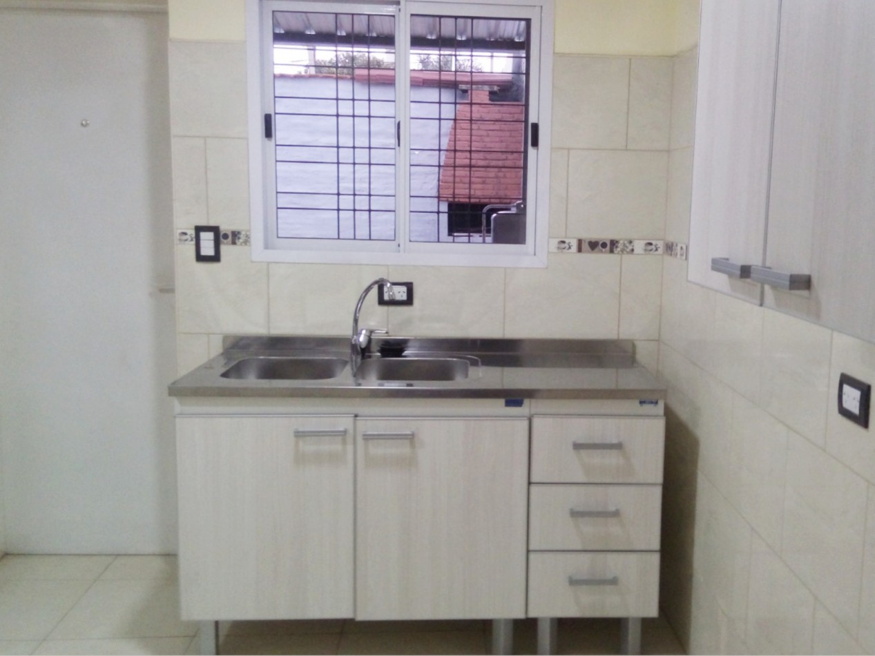 VENDO CASA 3 DORM. CON GRAN SALON B° VILLA CABRERA. RECICLADA. RECIBO MENOR!!!