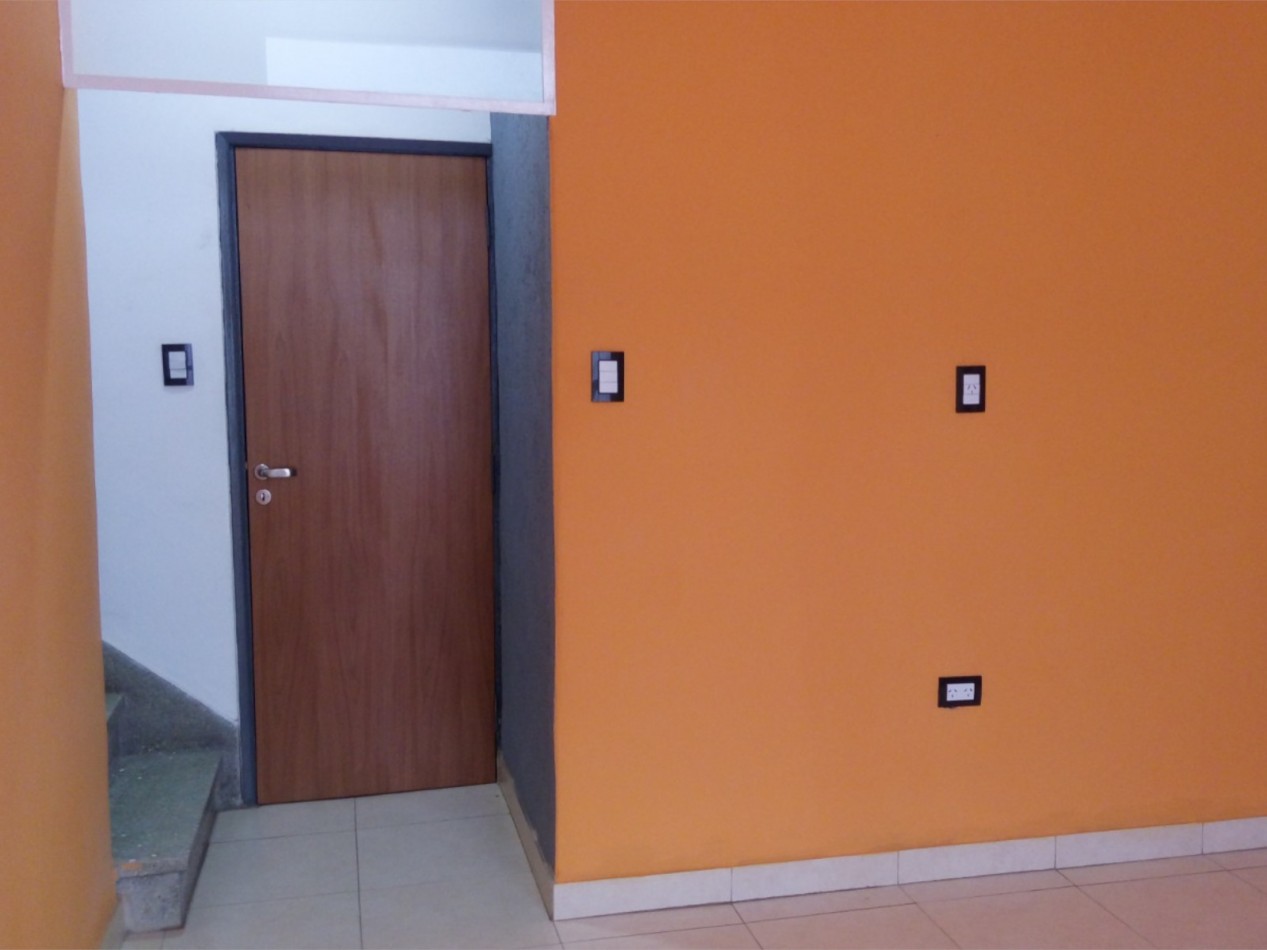 VENDO CASA 3 DORM. CON GRAN SALON B° VILLA CABRERA. RECICLADA. RECIBO MENOR!!!