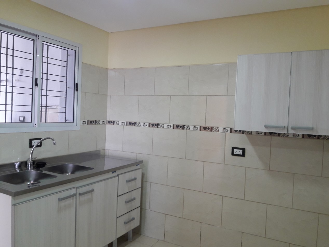 VENDO CASA 3 DORM. CON GRAN SALON B° VILLA CABRERA. RECICLADA. RECIBO MENOR!!!