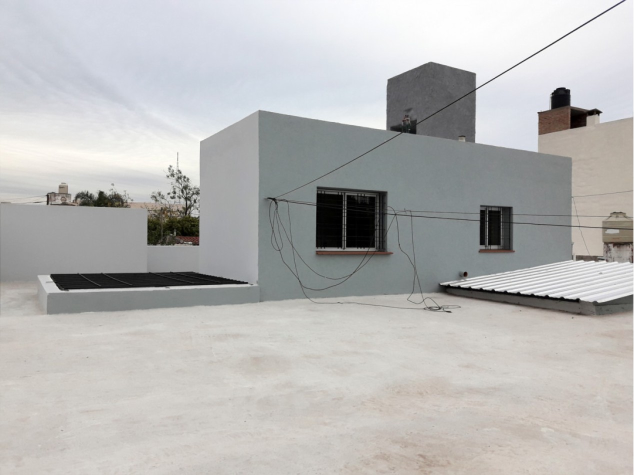 VENDO CASA 3 DORM. CON GRAN SALON B° VILLA CABRERA. RECICLADA. RECIBO MENOR!!!