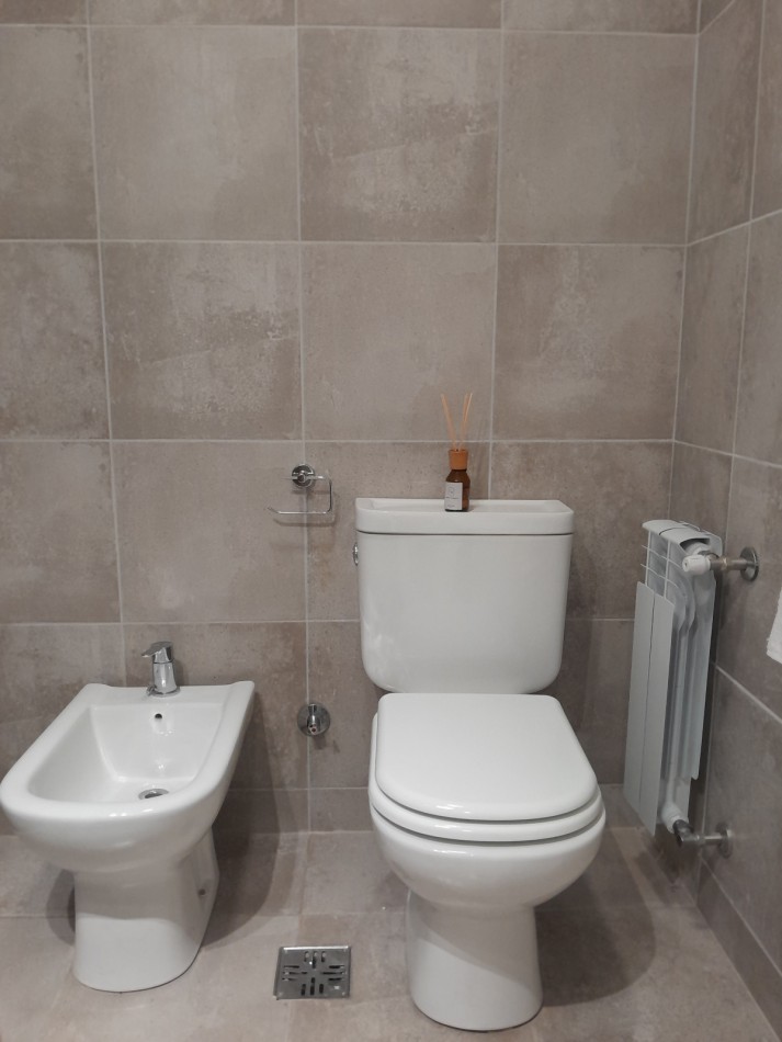 VENDO DEPARTAMENTO 2 DORM. A ESTRENAR EN PLANTA BAJA. B° NUEVA CORDOBA. TOTALMENTE AMOBLADO!!!