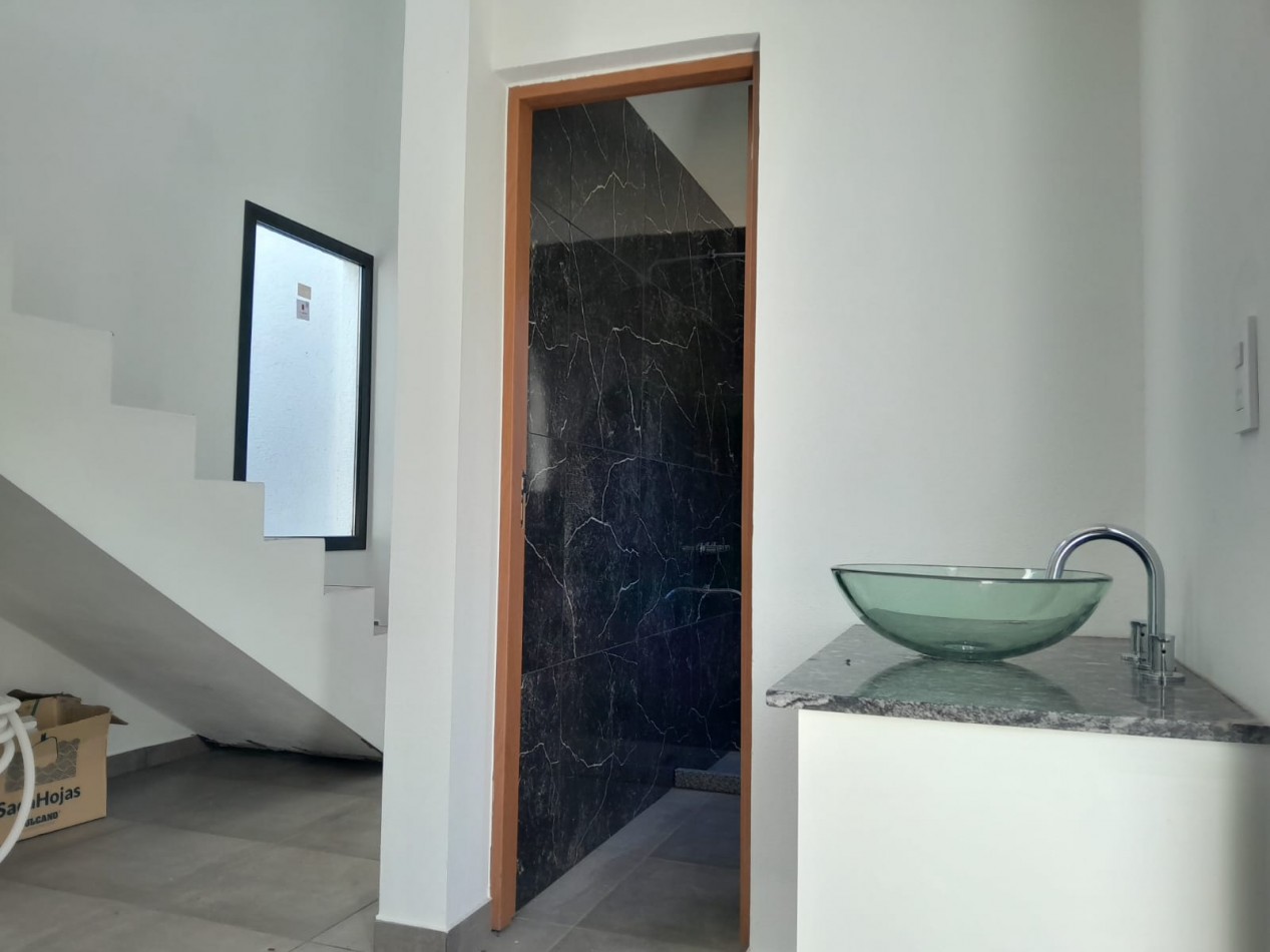 VENDO CASA 3 DORM. B° VILLA CATALINA - CAMPOS VERDES. APTO CREDITO!!!