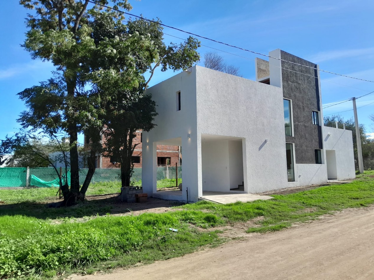 VENDO CASA 3 DORM. B° VILLA CATALINA - CAMPOS VERDES. APTO CREDITO!!!