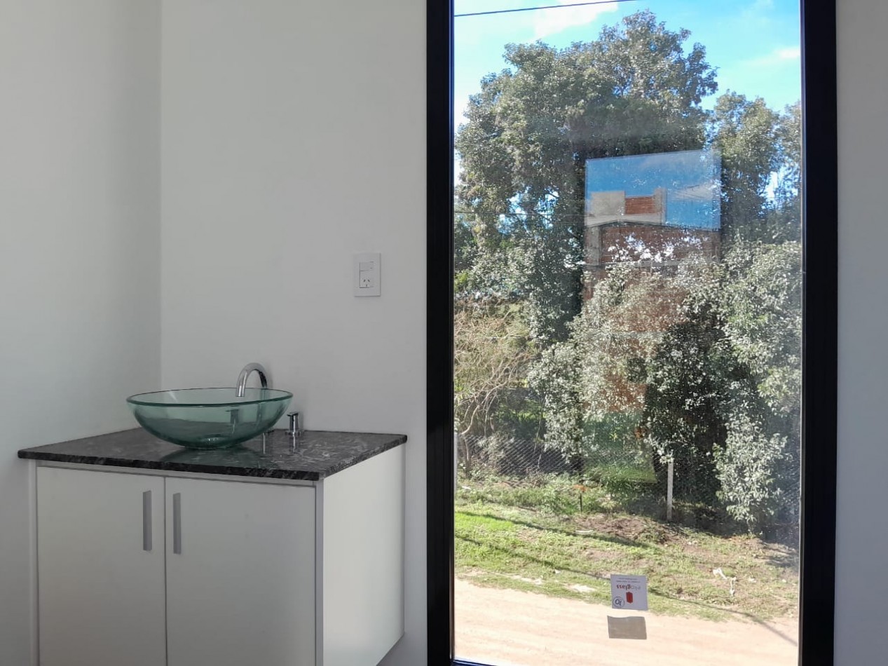VENDO CASA 3 DORM. B° VILLA CATALINA - CAMPOS VERDES. APTO CREDITO!!!