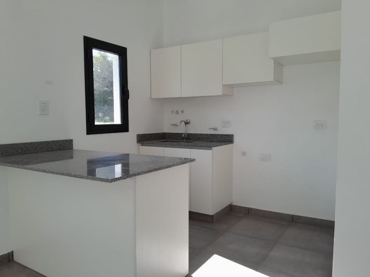 VENDO CASA 3 DORM. B° VILLA CATALINA - CAMPOS VERDES. APTO CREDITO!!!