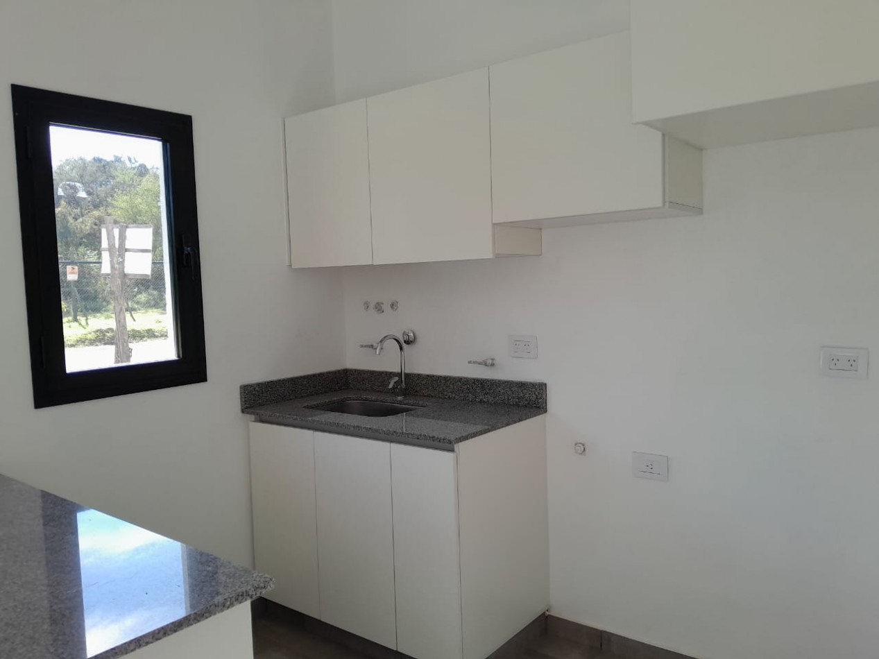 VENDO CASA 3 DORM. B° VILLA CATALINA - CAMPOS VERDES. APTO CREDITO!!!