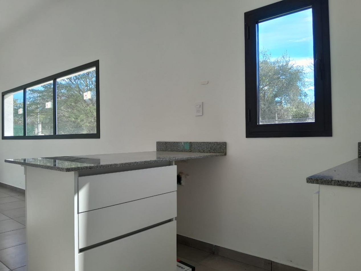 VENDO CASA 3 DORM. B° VILLA CATALINA - CAMPOS VERDES. APTO CREDITO!!!