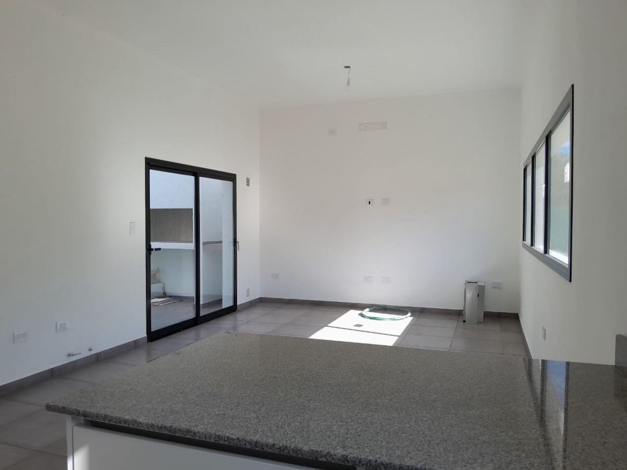 VENDO CASA 3 DORM. B° VILLA CATALINA - CAMPOS VERDES. APTO CREDITO!!!