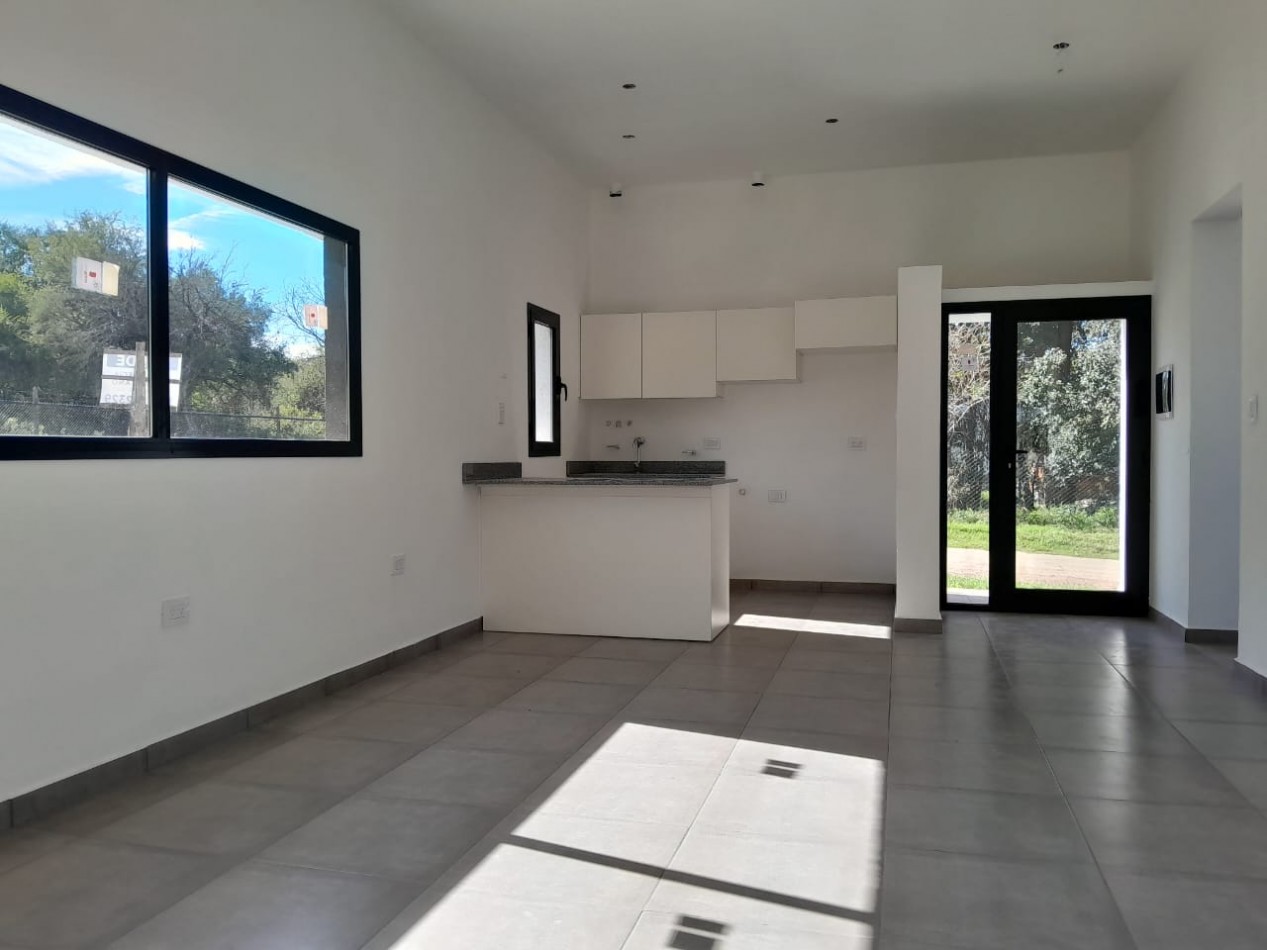 VENDO CASA 3 DORM. B° VILLA CATALINA - CAMPOS VERDES. APTO CREDITO!!!