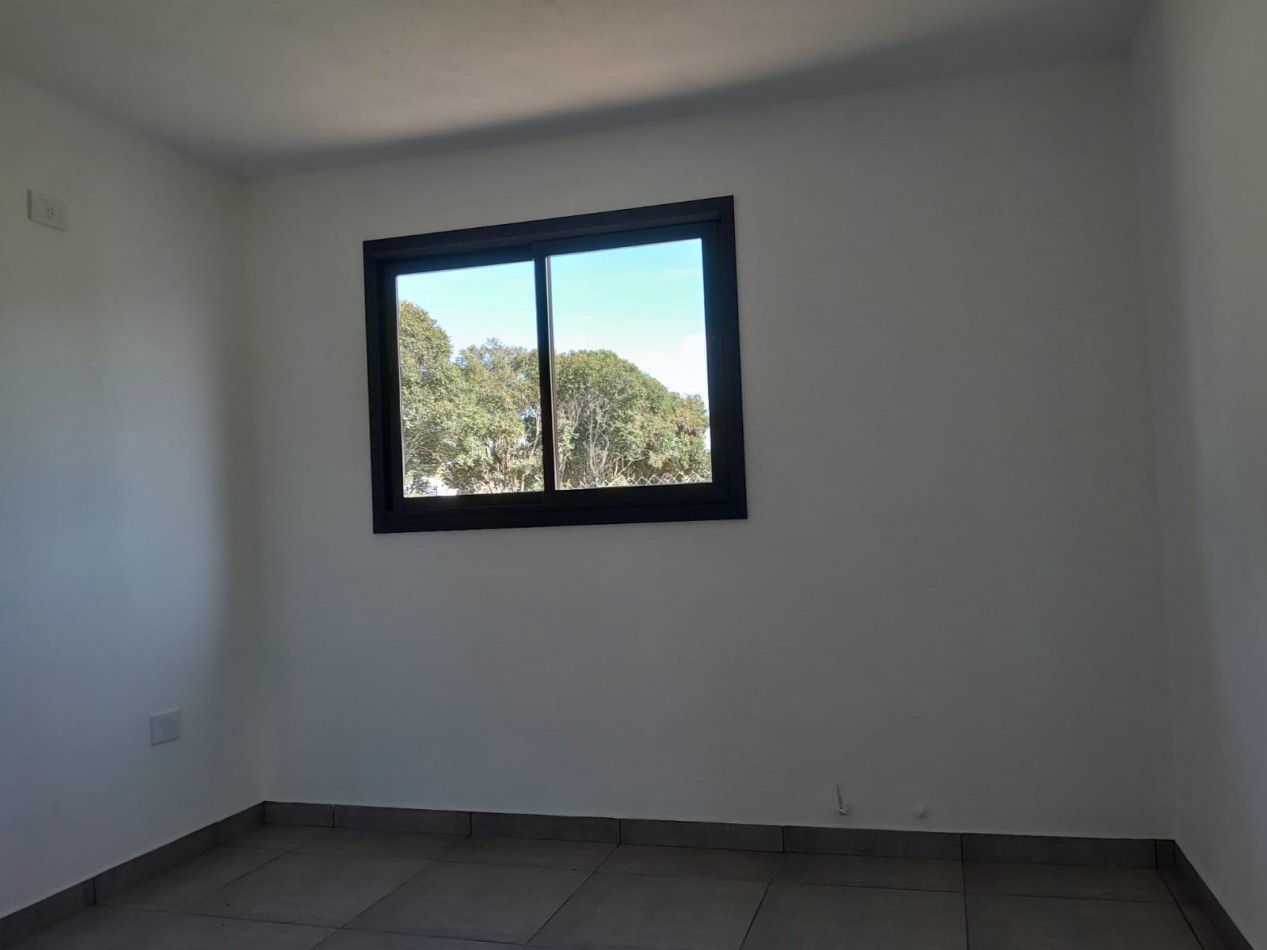 VENDO CASA 3 DORM. B° VILLA CATALINA - CAMPOS VERDES. APTO CREDITO!!!