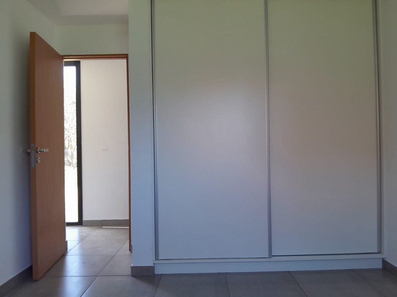 VENDO CASA 3 DORM. B° VILLA CATALINA - CAMPOS VERDES. APTO CREDITO!!!