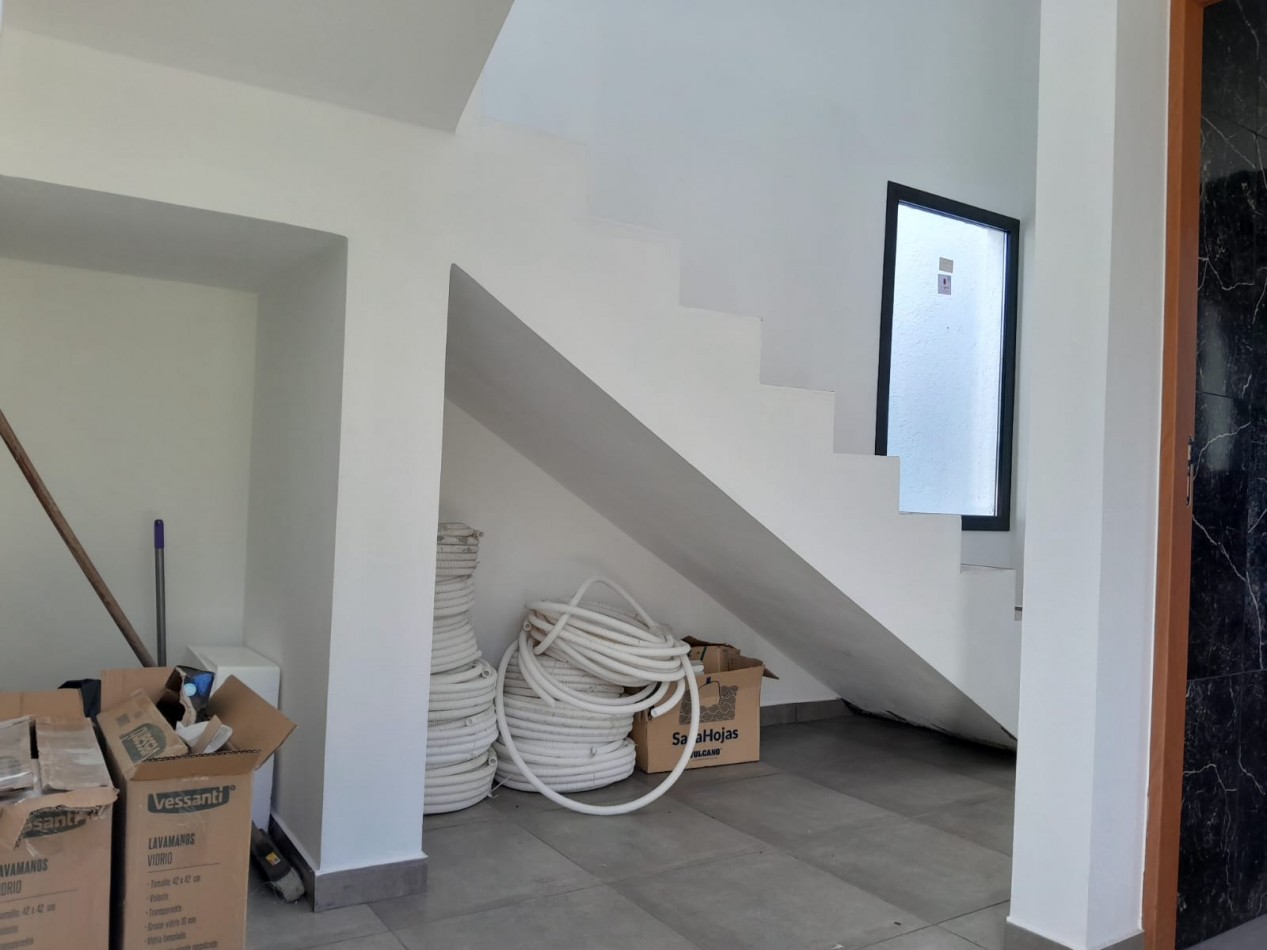 VENDO CASA 3 DORM. B° VILLA CATALINA - CAMPOS VERDES. APTO CREDITO!!!