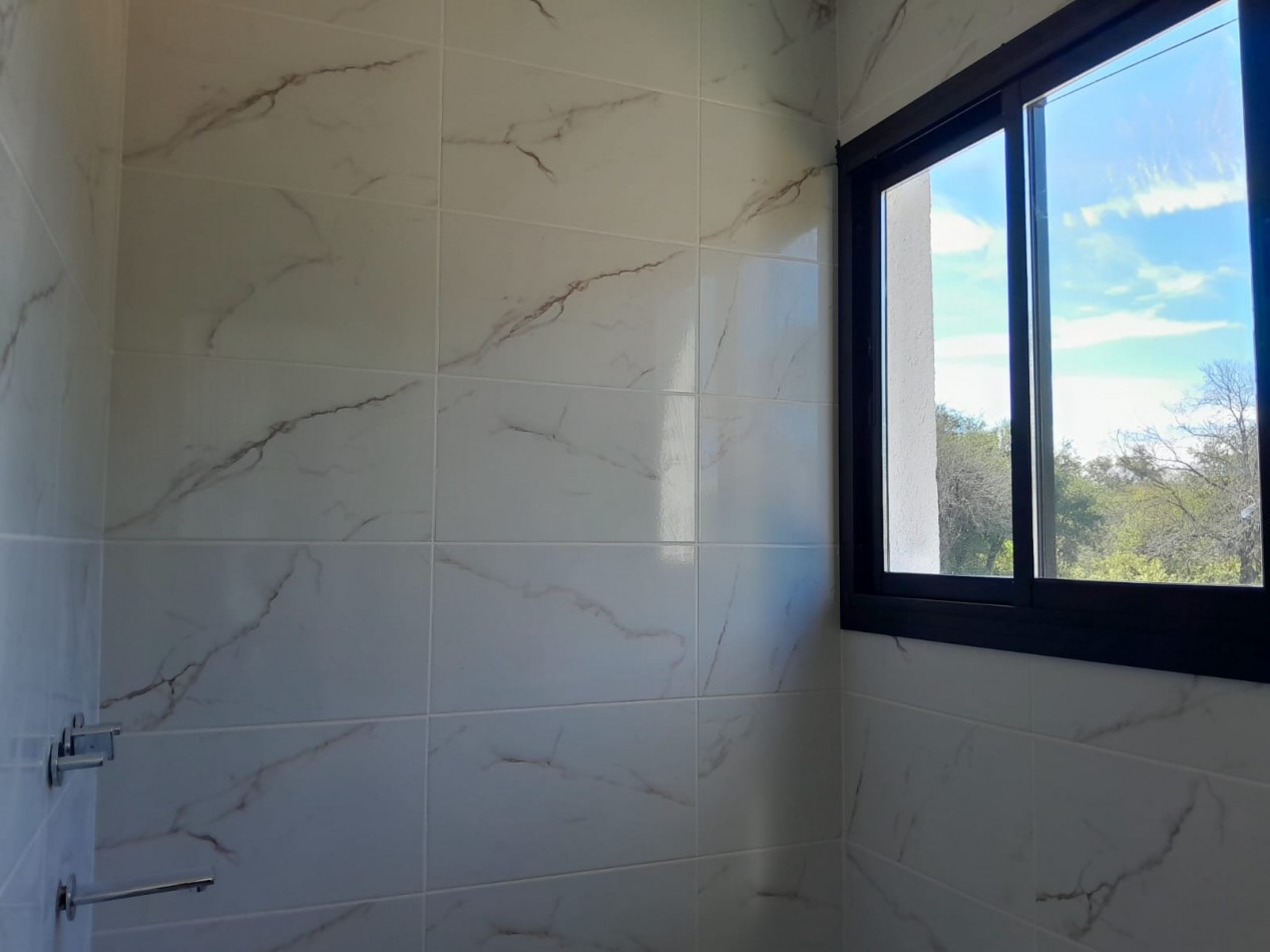 VENDO CASA 3 DORM. B° VILLA CATALINA - CAMPOS VERDES. APTO CREDITO!!!