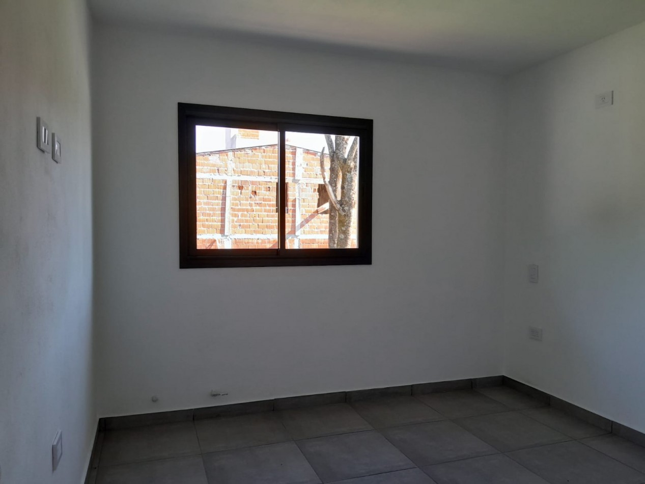 VENDO CASA 3 DORM. B° VILLA CATALINA - CAMPOS VERDES. APTO CREDITO!!!