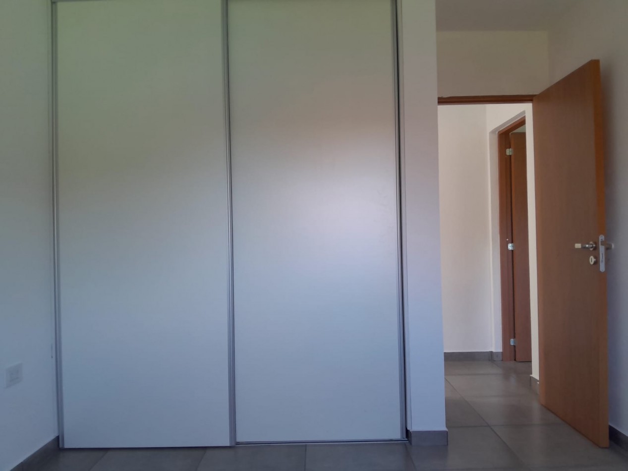 VENDO CASA 3 DORM. B° VILLA CATALINA - CAMPOS VERDES. APTO CREDITO!!!