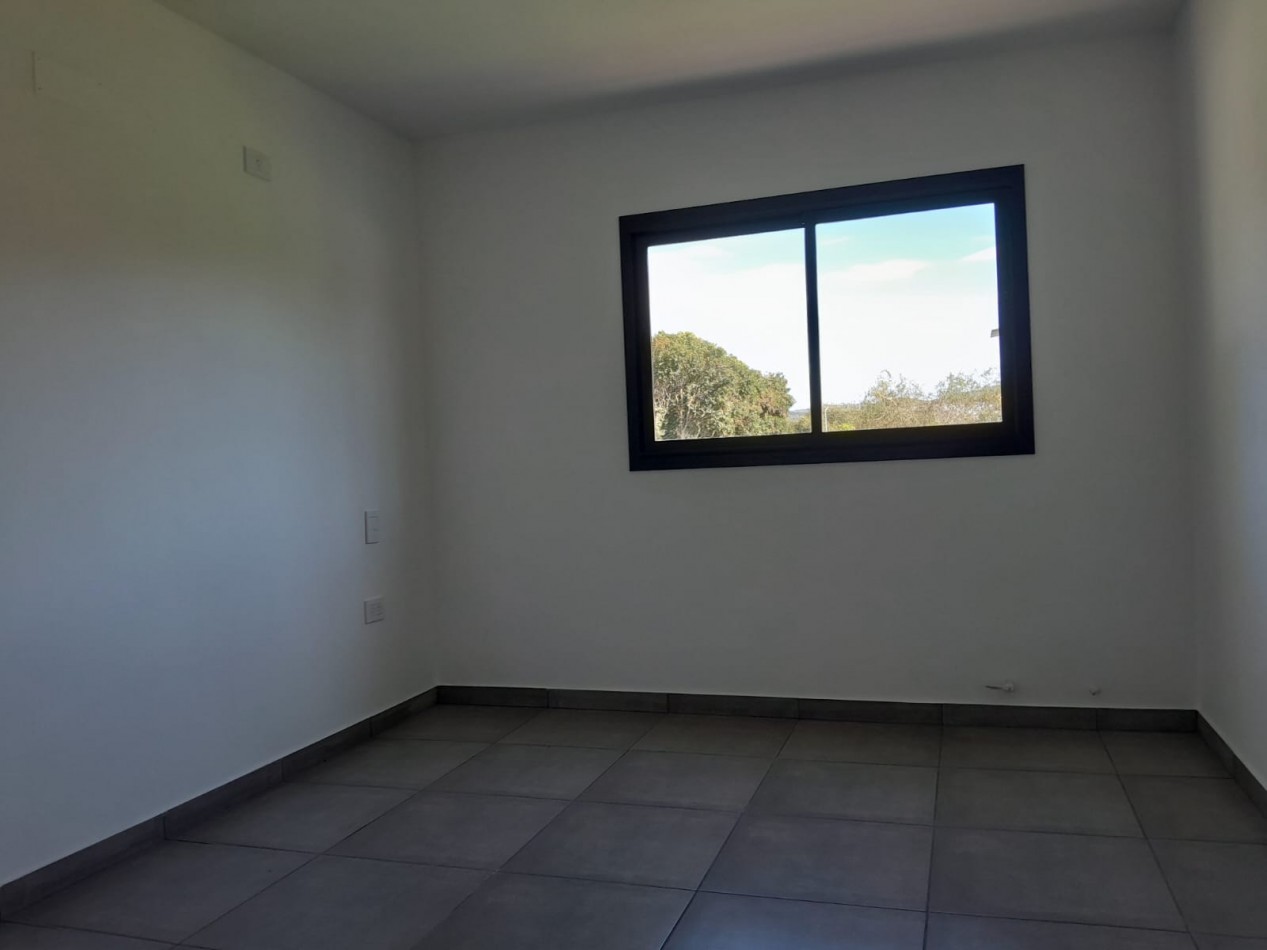 VENDO CASA 3 DORM. B° VILLA CATALINA - CAMPOS VERDES. APTO CREDITO!!!