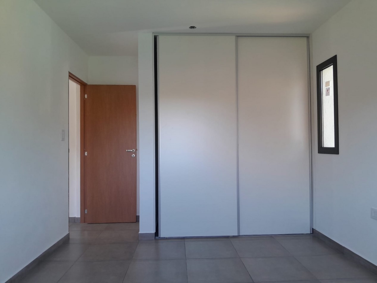 VENDO CASA 3 DORM. B° VILLA CATALINA - CAMPOS VERDES. APTO CREDITO!!!