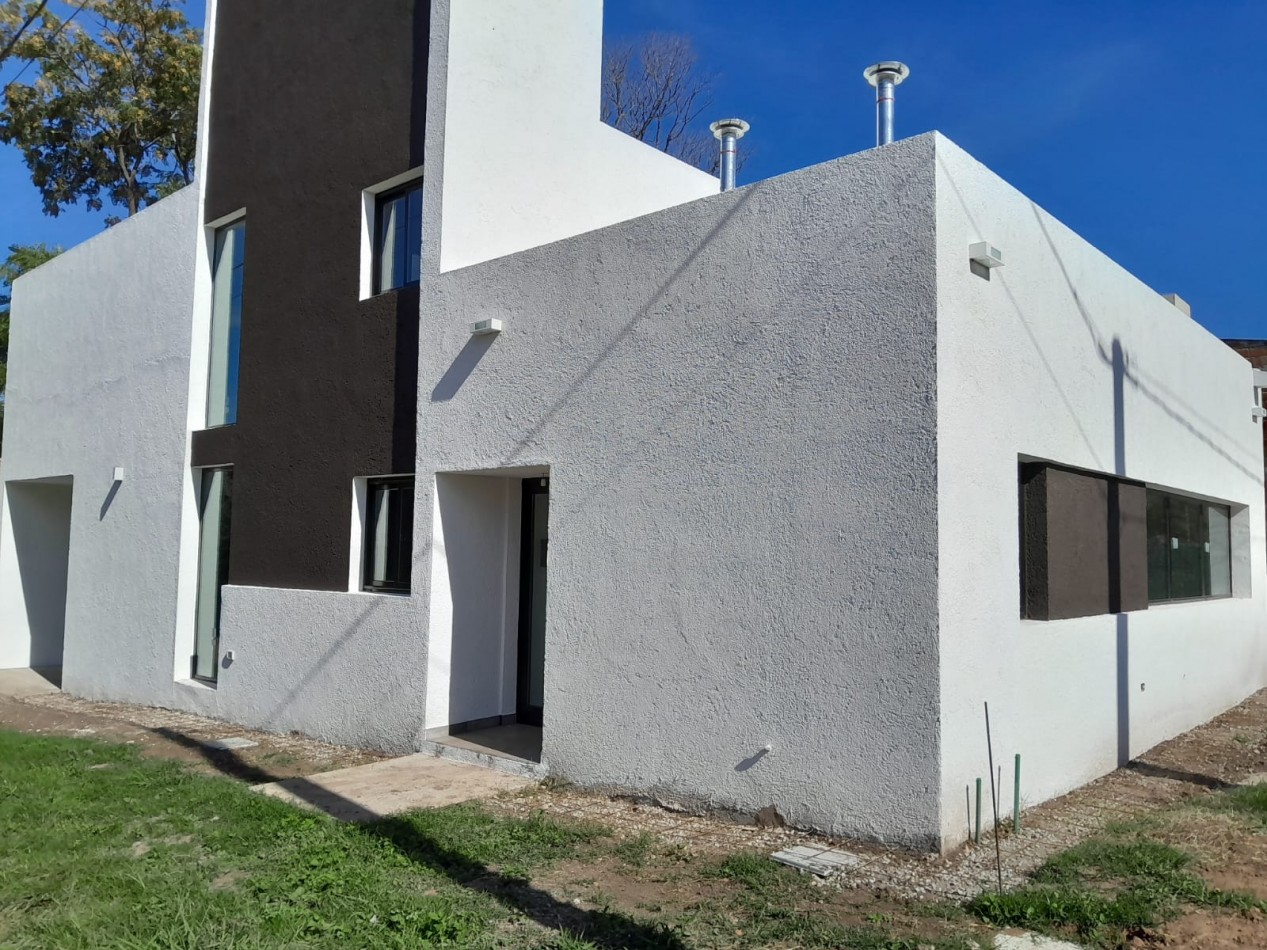 VENDO CASA 3 DORM. B° VILLA CATALINA - CAMPOS VERDES. APTO CREDITO!!!