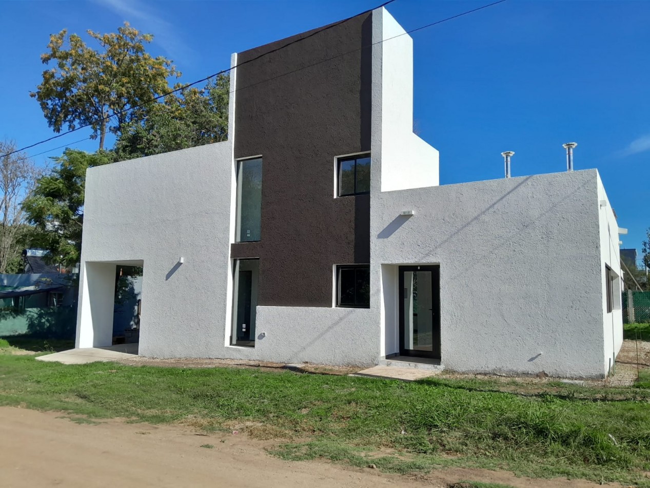 VENDO CASA 3 DORM. B° VILLA CATALINA - CAMPOS VERDES. APTO CREDITO!!!