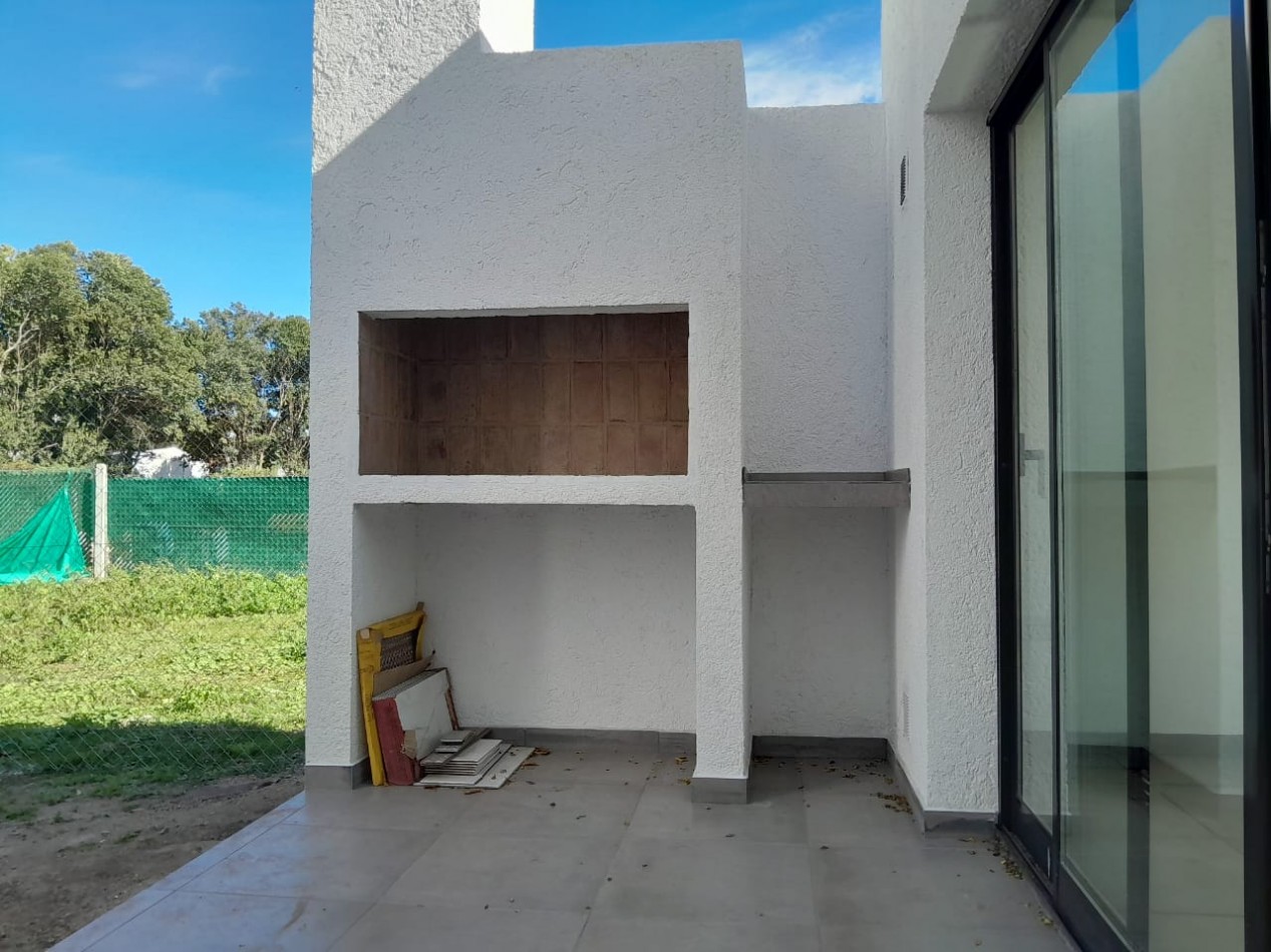 VENDO CASA 3 DORM. B° VILLA CATALINA - CAMPOS VERDES. APTO CREDITO!!!