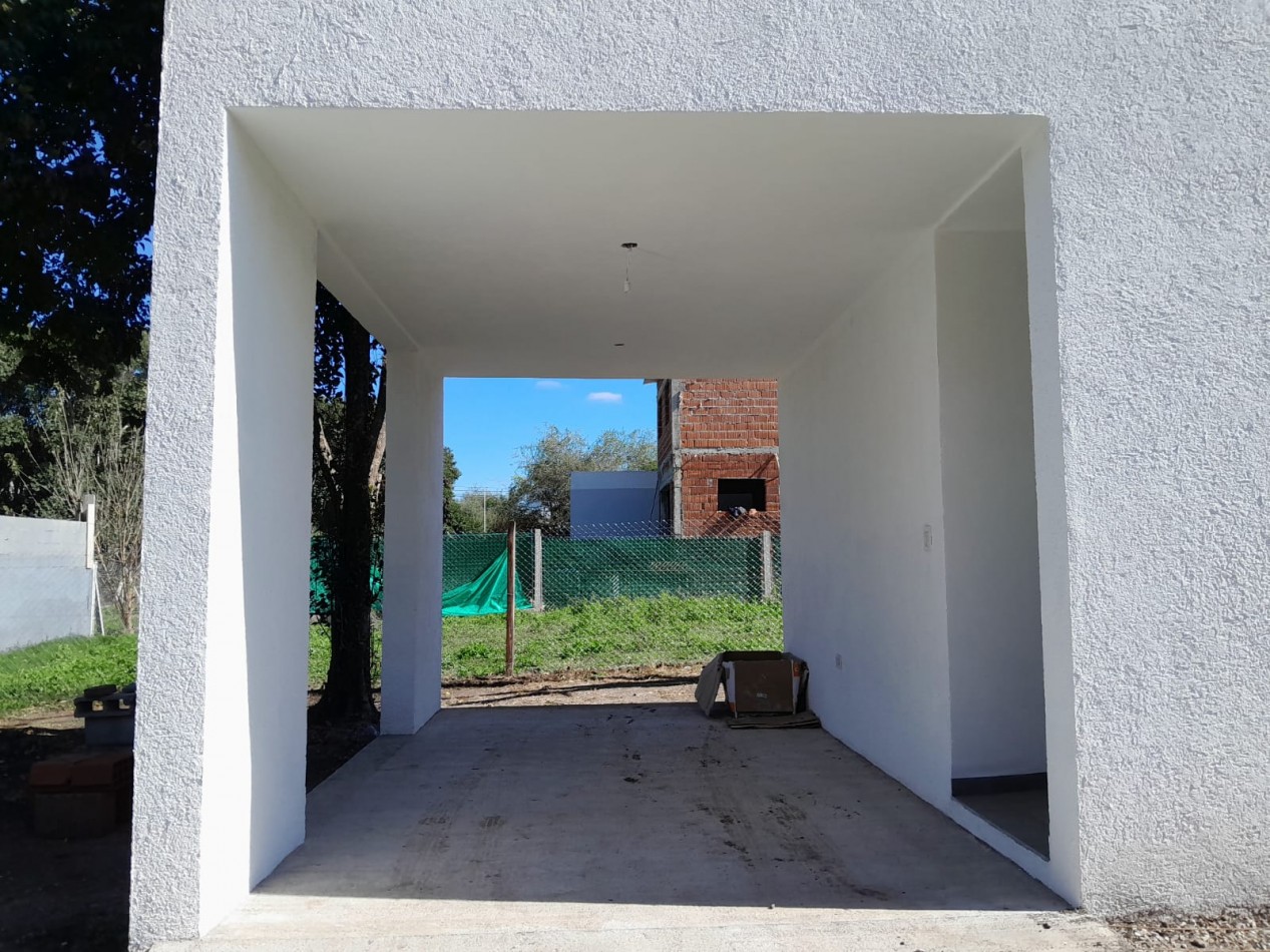 VENDO CASA 3 DORM. B° VILLA CATALINA - CAMPOS VERDES. APTO CREDITO!!!