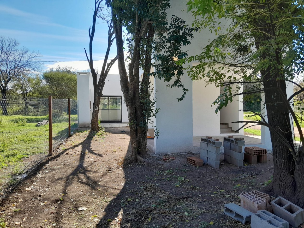 VENDO CASA 3 DORM. B° VILLA CATALINA - CAMPOS VERDES. APTO CREDITO!!!