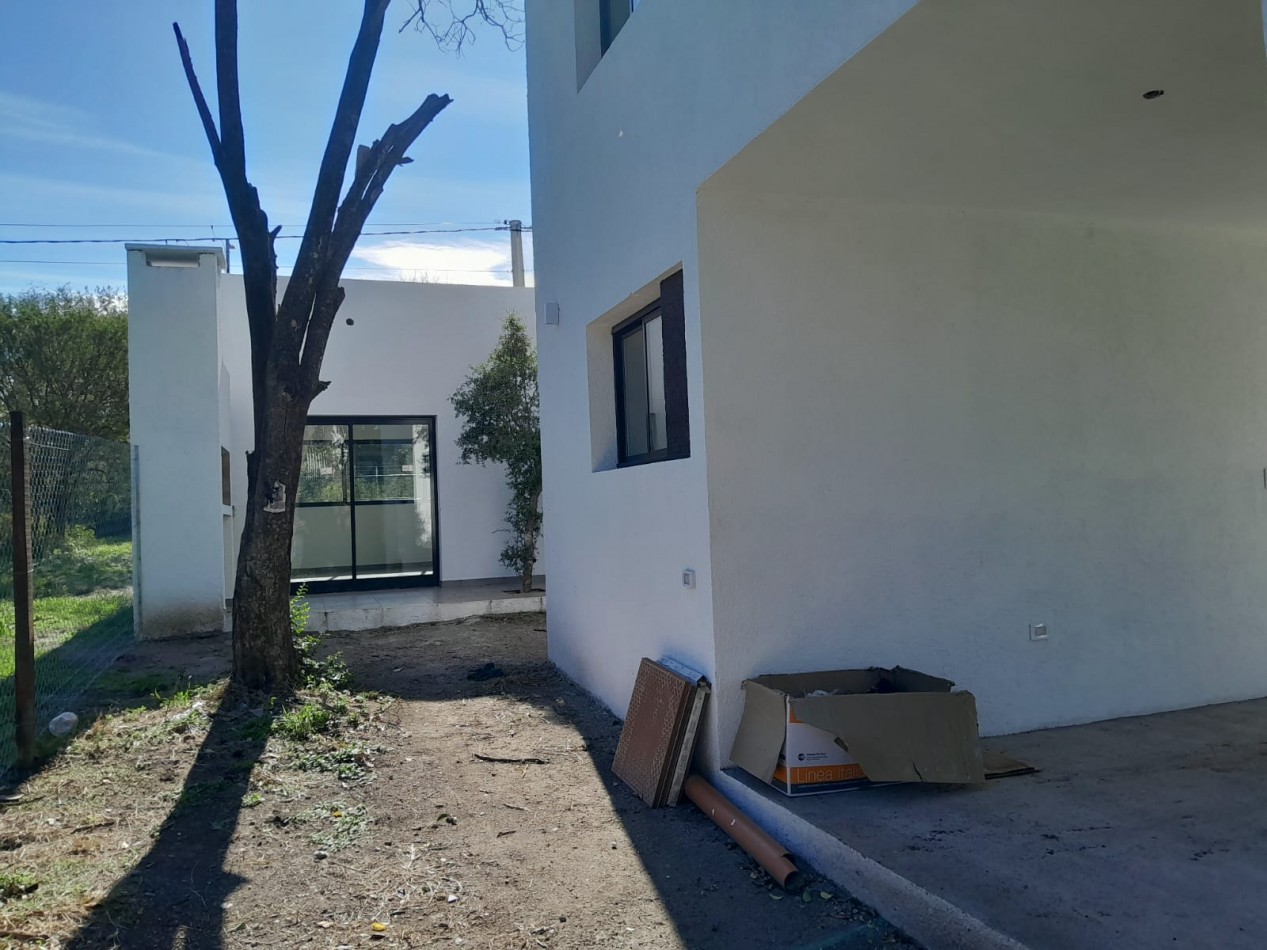 VENDO CASA 3 DORM. B° VILLA CATALINA - CAMPOS VERDES. APTO CREDITO!!!