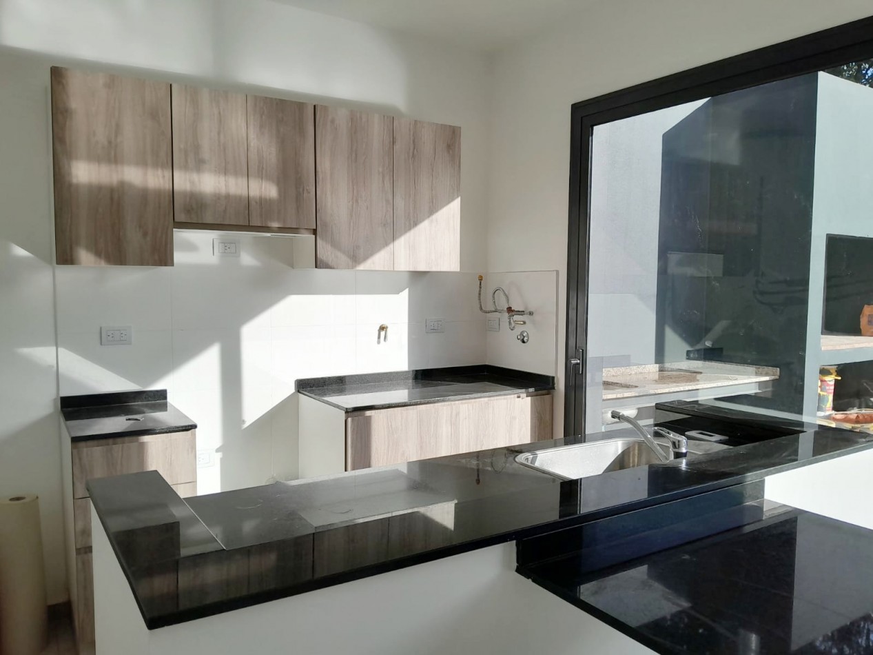 VENDO CASA 3 DORM. VILLA CATALINA. APTO CREDITO!!!