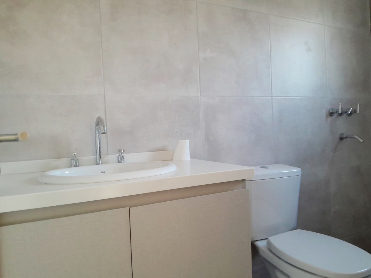 VENDO CASA 2 DORM. VILLA CATALINA. APTO CREDITO!!!