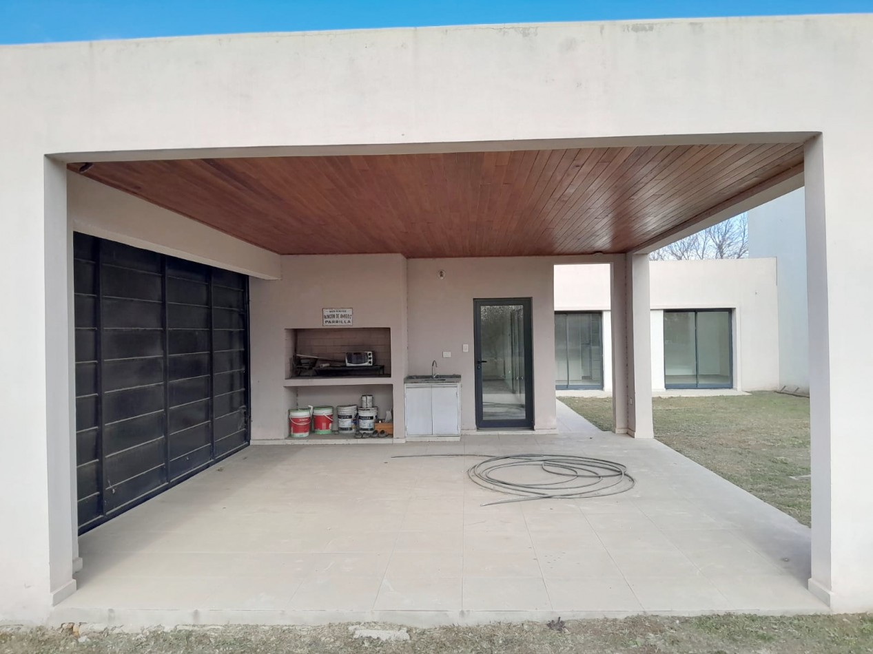 VENDO CASA 2 DORM. VILLA CATALINA. APTO CREDITO!!!