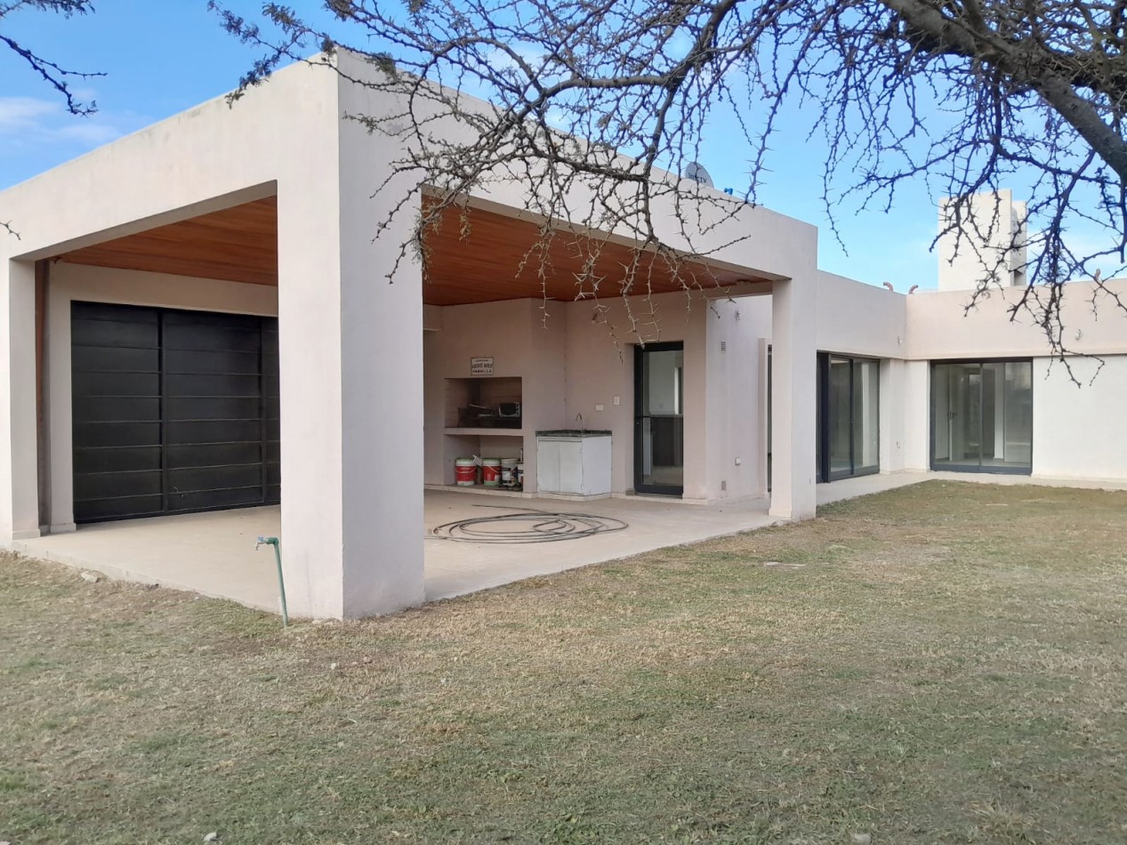 VENDO CASA 2 DORM. VILLA CATALINA. APTO CREDITO!!!
