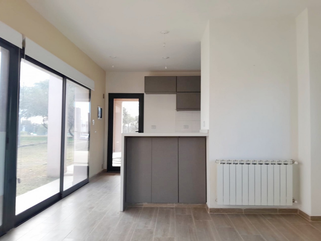 VENDO CASA 2 DORM. VILLA CATALINA. APTO CREDITO!!!