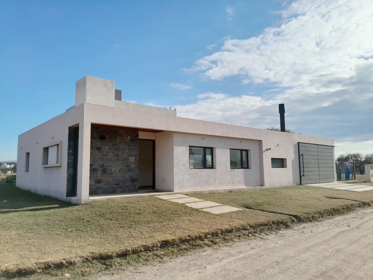 VENDO CASA 2 DORM. VILLA CATALINA. APTO CREDITO!!!