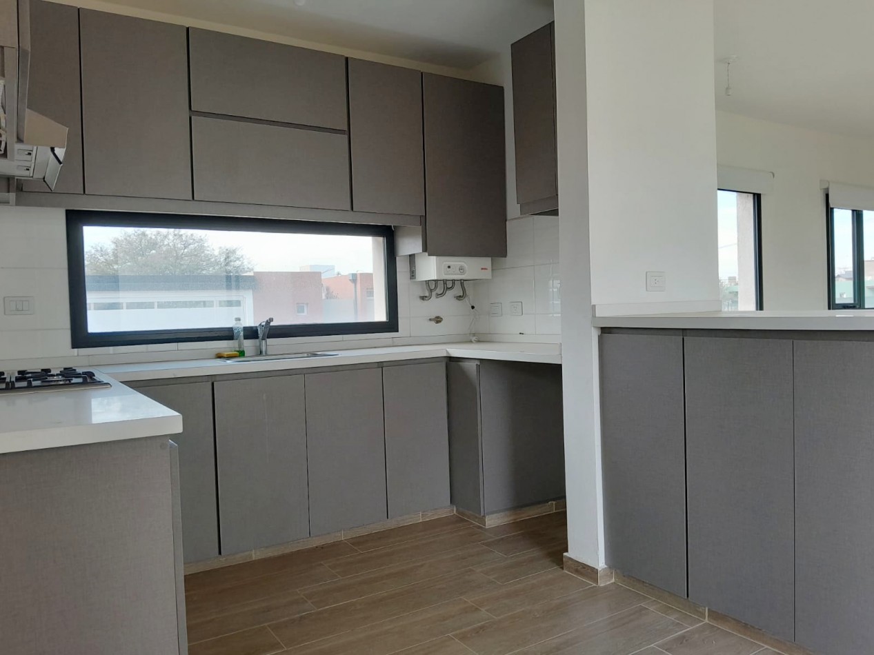 VENDO CASA 2 DORM. VILLA CATALINA. APTO CREDITO!!!