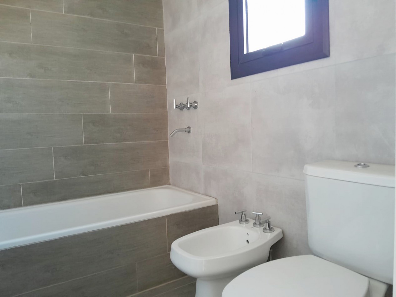 VENDO CASA 2 DORM. VILLA CATALINA. APTO CREDITO!!!