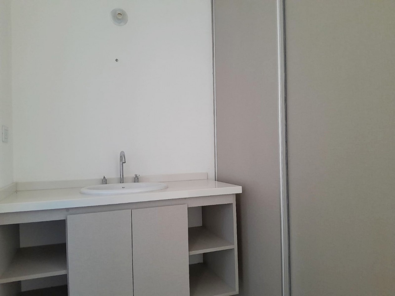 VENDO CASA 2 DORM. VILLA CATALINA. APTO CREDITO!!!