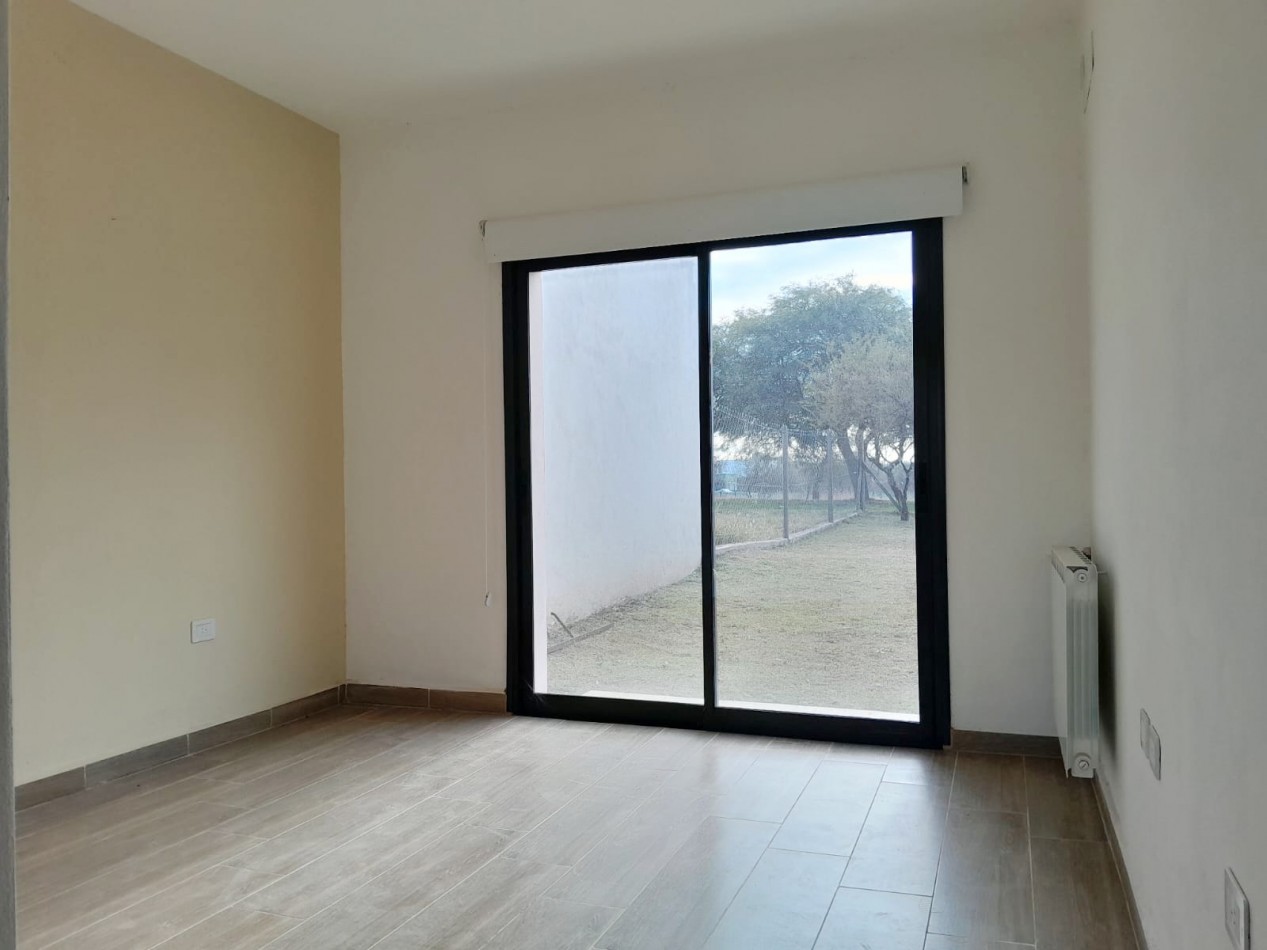 VENDO CASA 2 DORM. VILLA CATALINA. APTO CREDITO!!!